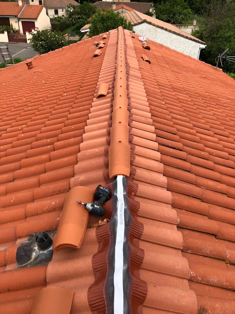 Couvreur pour réparation d'infiltrations sur toiture Blagnac - Les  Couvreurs Occitans